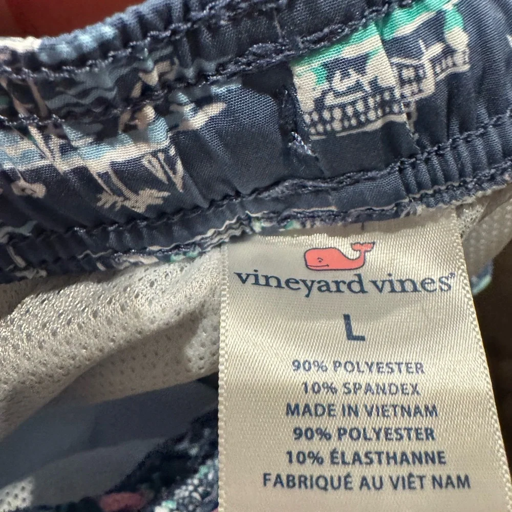 Vineyard Vines Charleston Print Swim Trunks Men’s Size L Navy